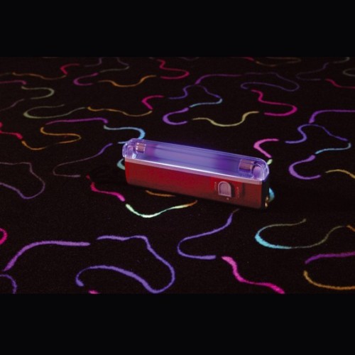 Linterna ultravioleta, Estimulación visual y luces,sala